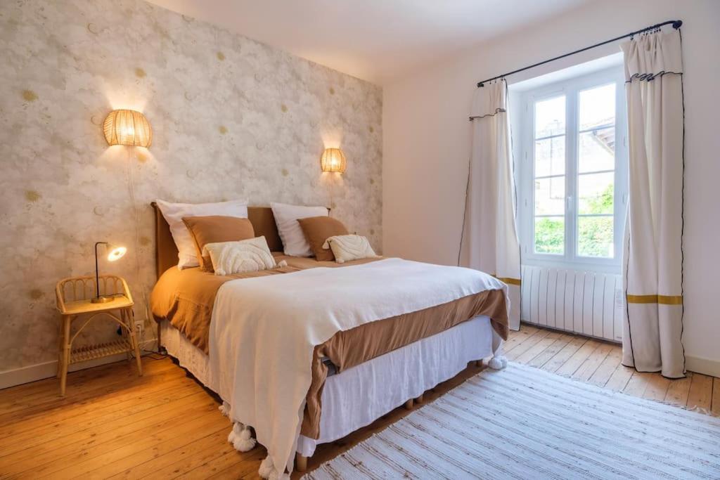 Appartement Avec Son Patio Dans Centre Historique De Bourg Eksteriør billede