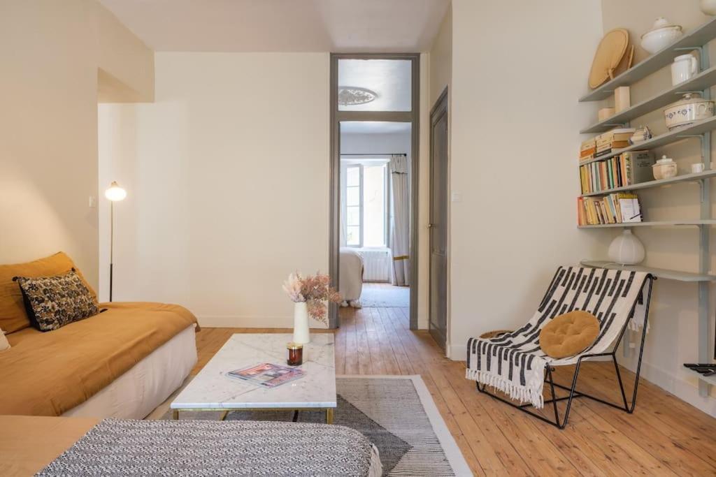 Appartement Avec Son Patio Dans Centre Historique De Bourg Eksteriør billede