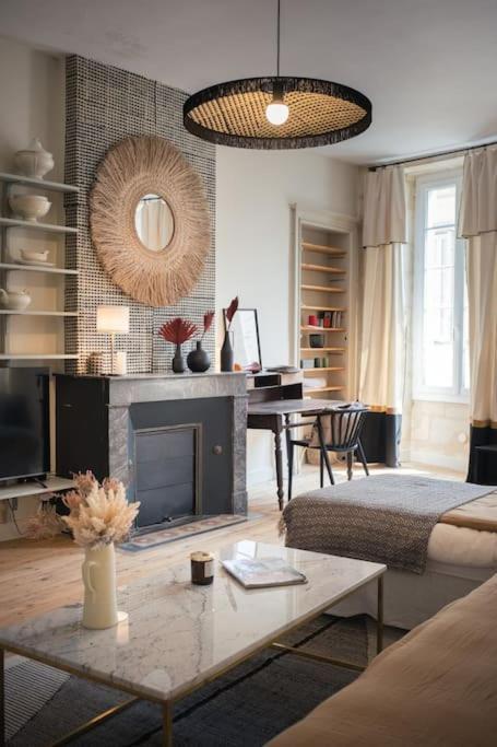 Appartement Avec Son Patio Dans Centre Historique De Bourg Eksteriør billede