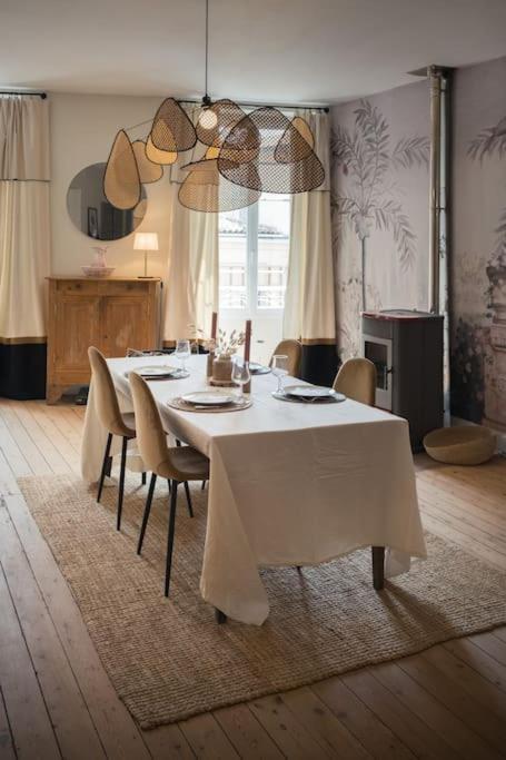 Appartement Avec Son Patio Dans Centre Historique De Bourg Eksteriør billede